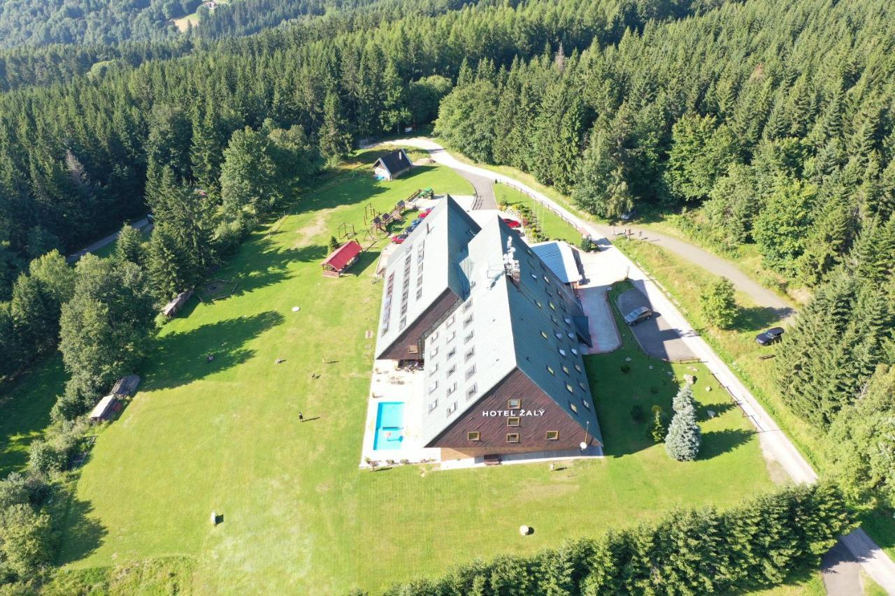 Hotel Zaly Apartmany 베네츠코 외부 사진